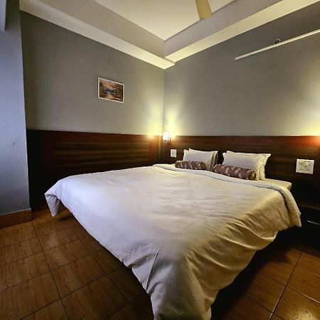 Hotel Vishal Силигури Экстерьер фото