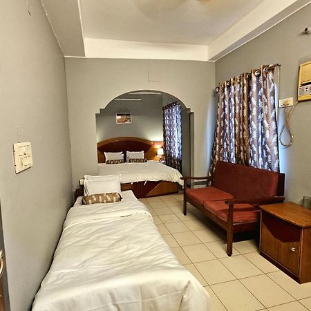Hotel Vishal Силигури Экстерьер фото