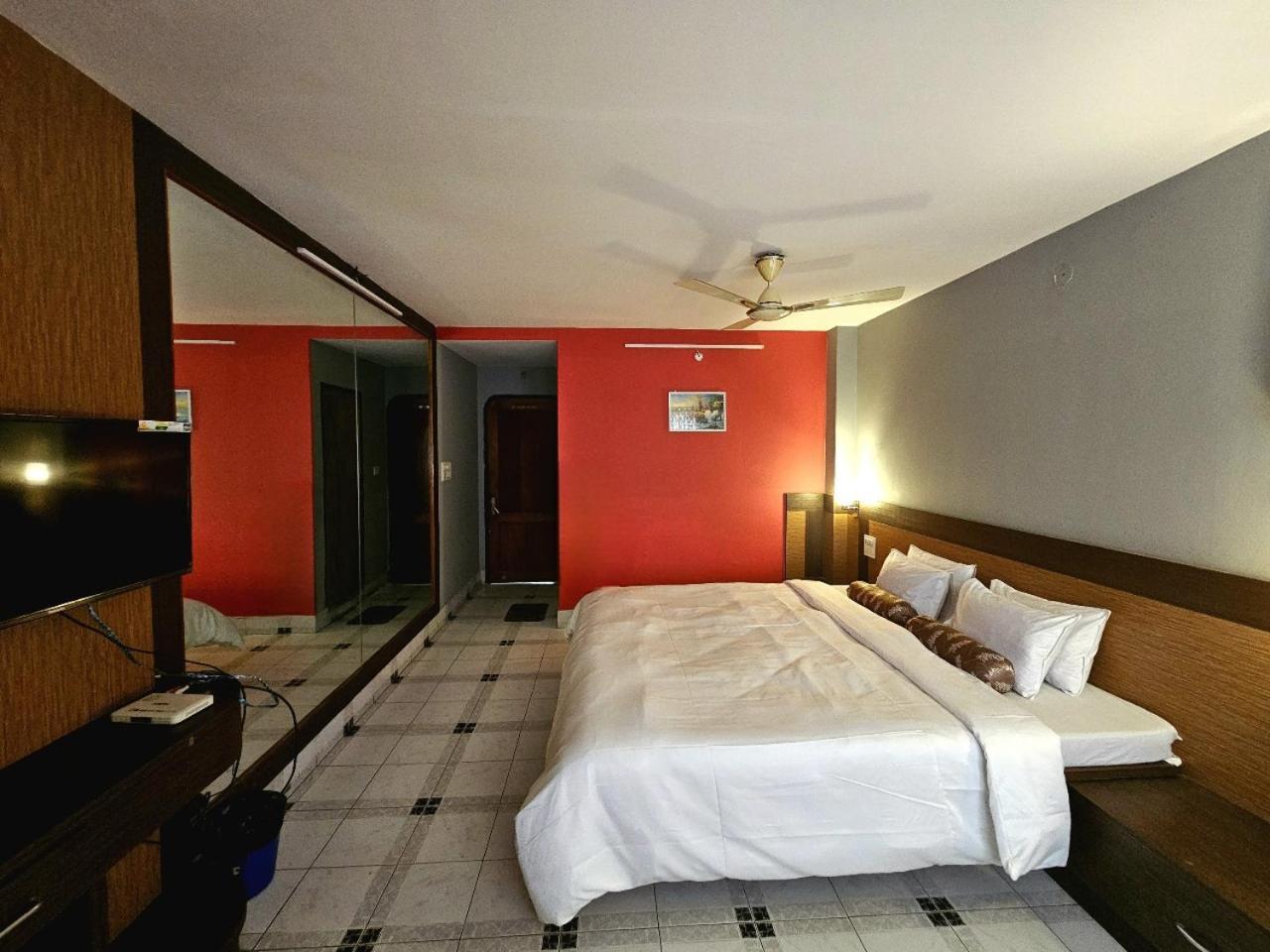 Hotel Vishal Силигури Экстерьер фото