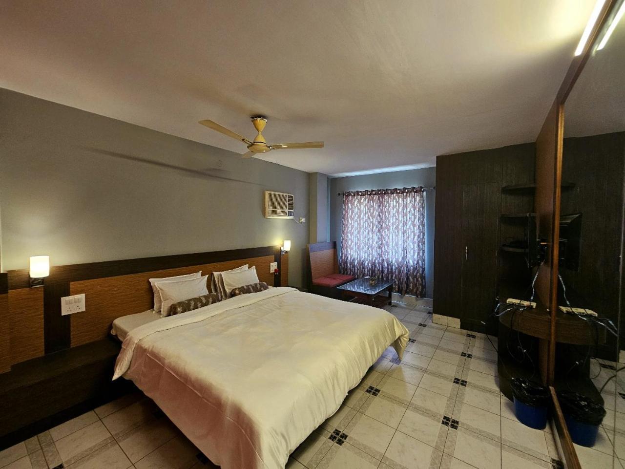Hotel Vishal Силигури Экстерьер фото