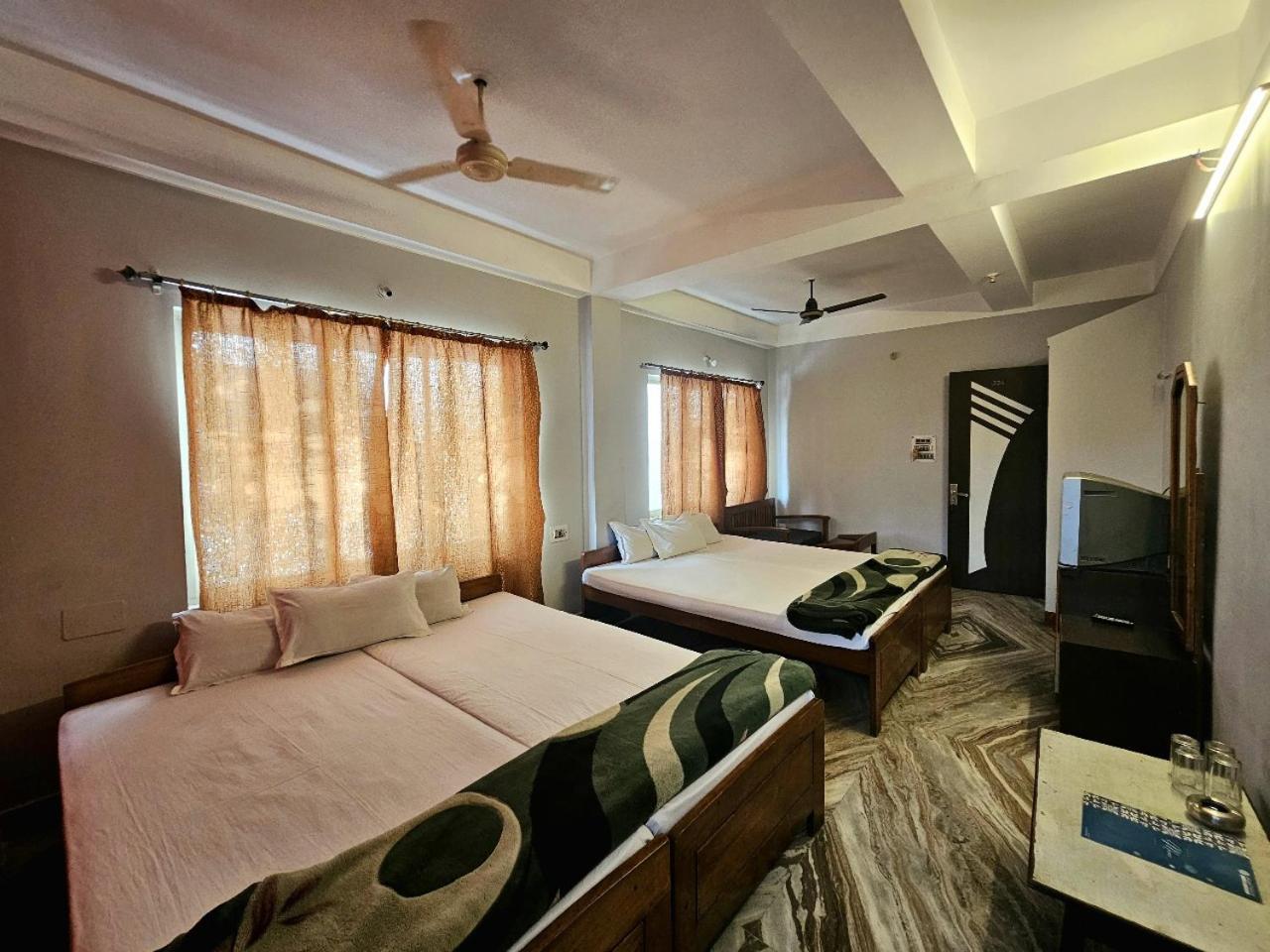 Hotel Vishal Силигури Экстерьер фото