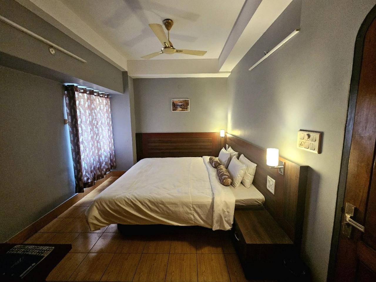 Hotel Vishal Силигури Экстерьер фото